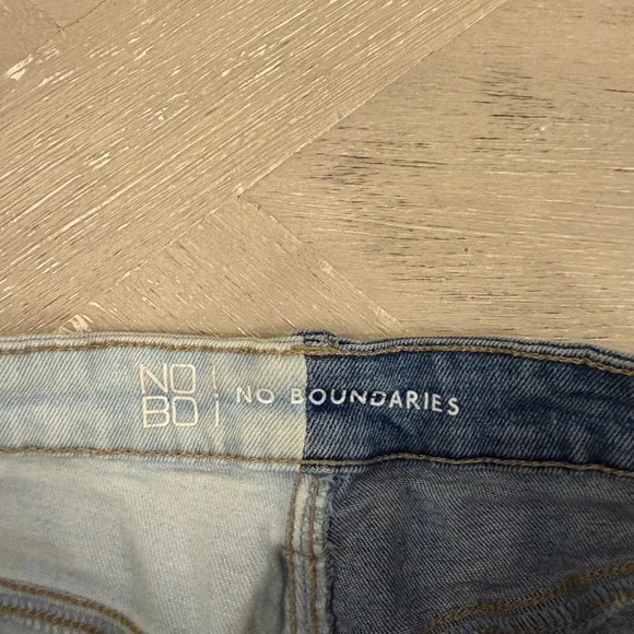 No Boundaries Light and Dark Blue Distressed Jean Shorts - Picture 4 of 6